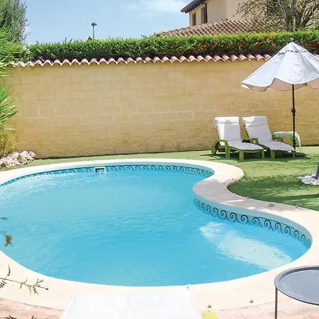 Stunning In With Jacuzzi *
