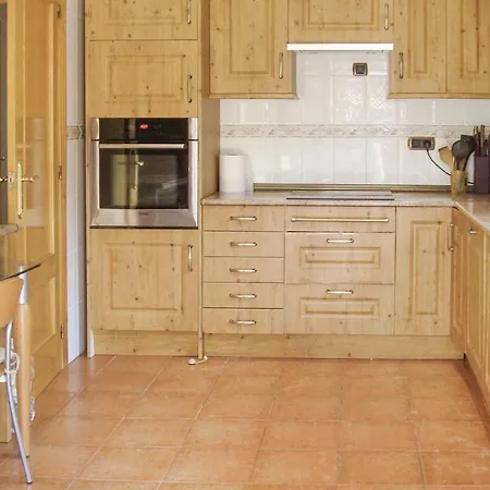 Holiday home Stunning In With Jacuzzi